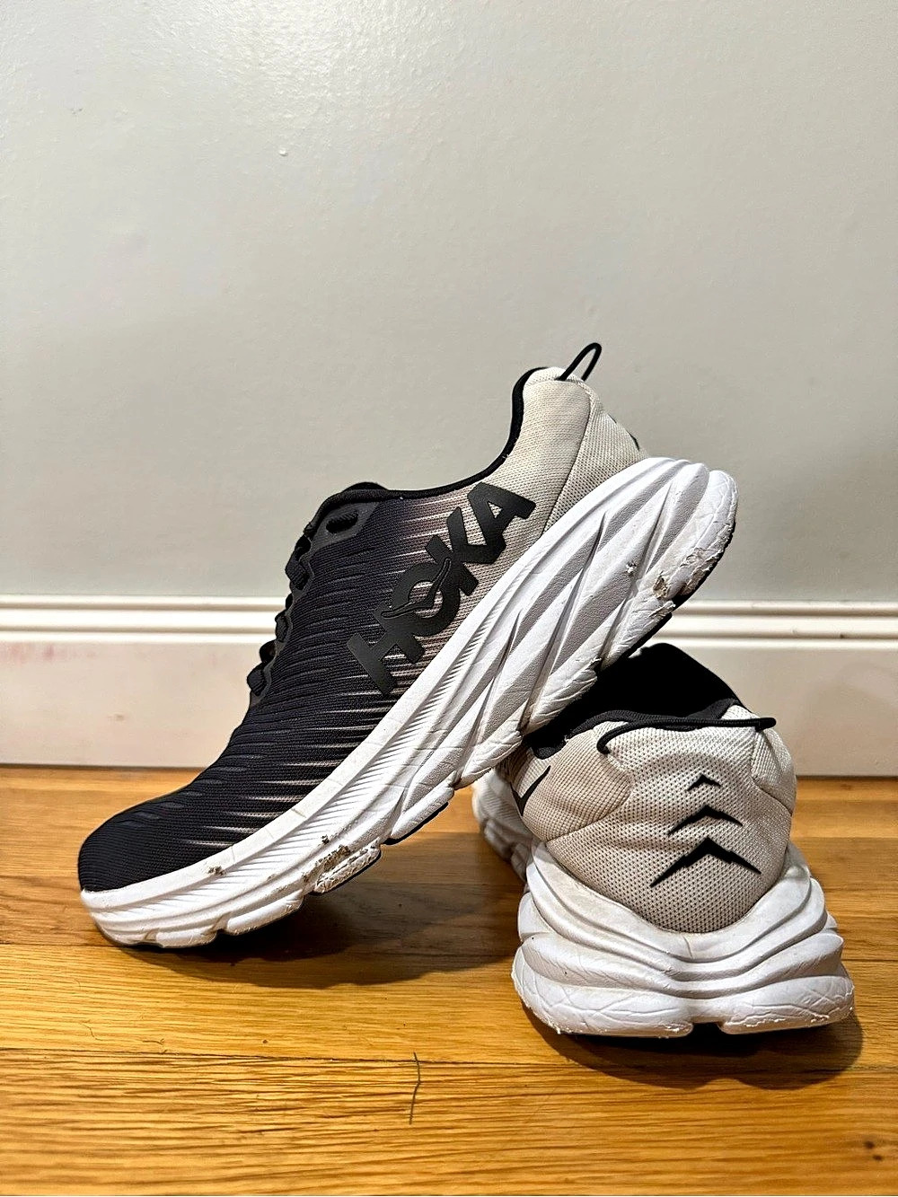 HOKA Bondi 8 Women's Athletic Shoes US 6.5 Black & White